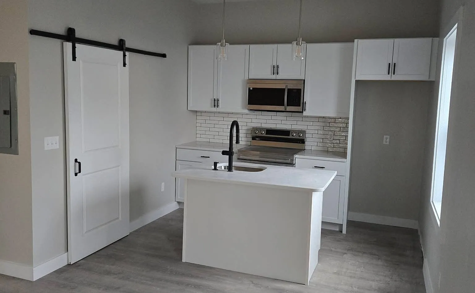 2 bed, 1.5 bath, 1000 sqft, $2,000 — Photo 1