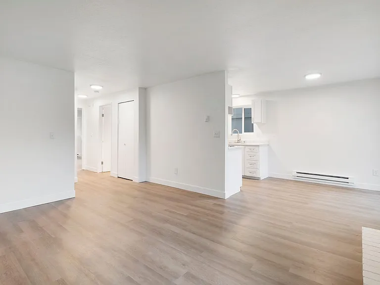Oak Park Apartments — Photo 9