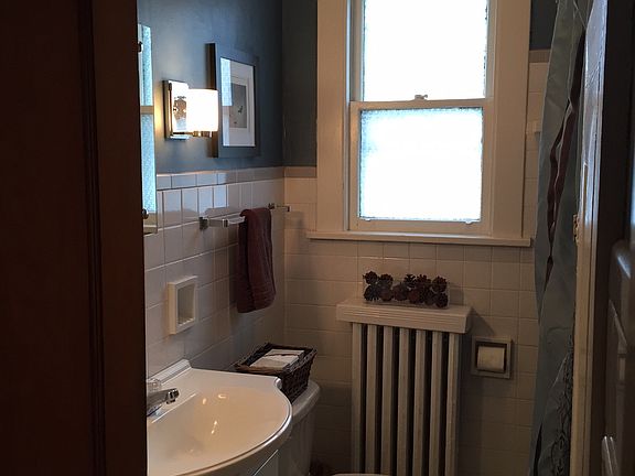 4th image of 806 Washington Ave #1