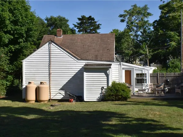 25 Hill St, Coventry, RI 02816