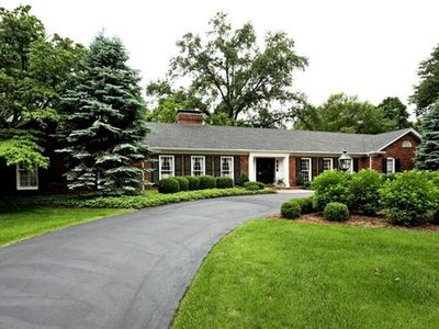 32 Bellerive Country Club Grounds Dr, Saint Louis, MO, 63141