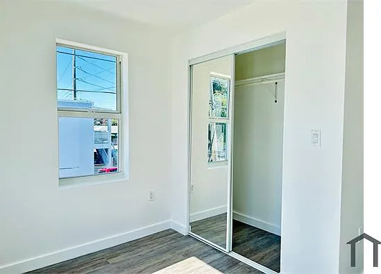 1541 NW 1st Pl