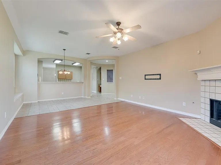 4512 Shade Tree Ct — Photo 3