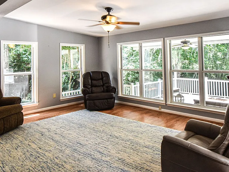 555 Shady Acres Dr — Photo 14