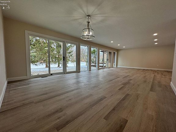 3rd image of 2305 Quail Hollow Ln
