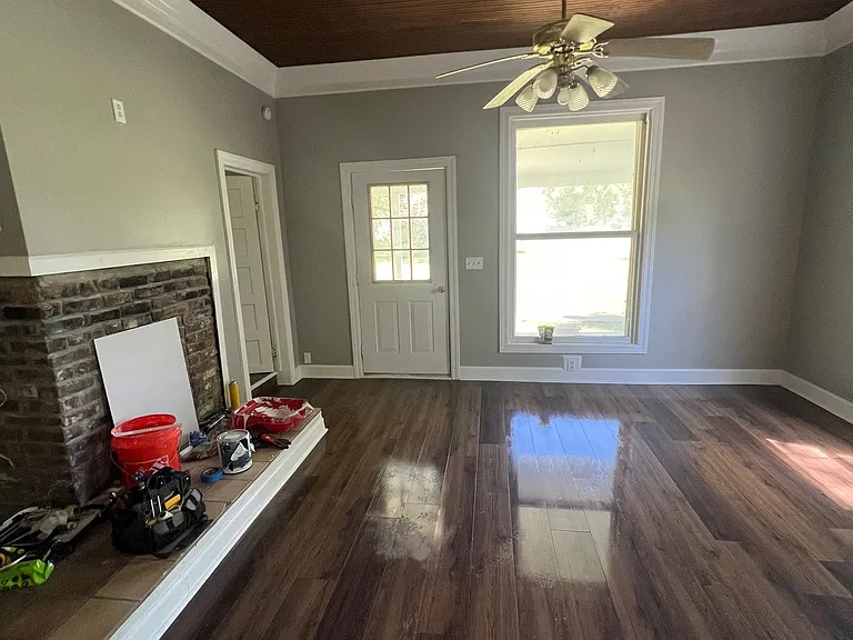 1341 Veterans Pkwy — Photo 9