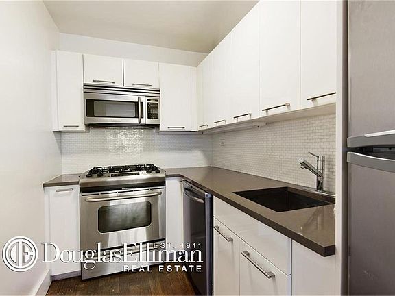 3rd image of 220 E 63rd St APT 0008D
