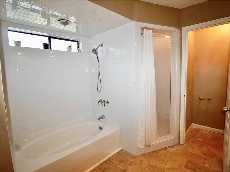 4701 Spring Ln — Photo 12