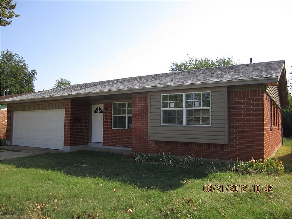 1st image of 221 Collier Dr