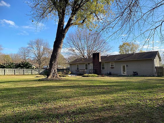 4th image of 71 Carol Ann Dr