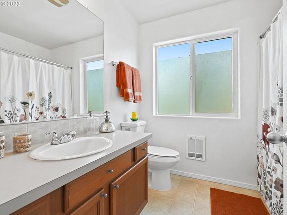 4th image of 3317 SE 122nd Ave Suite 12