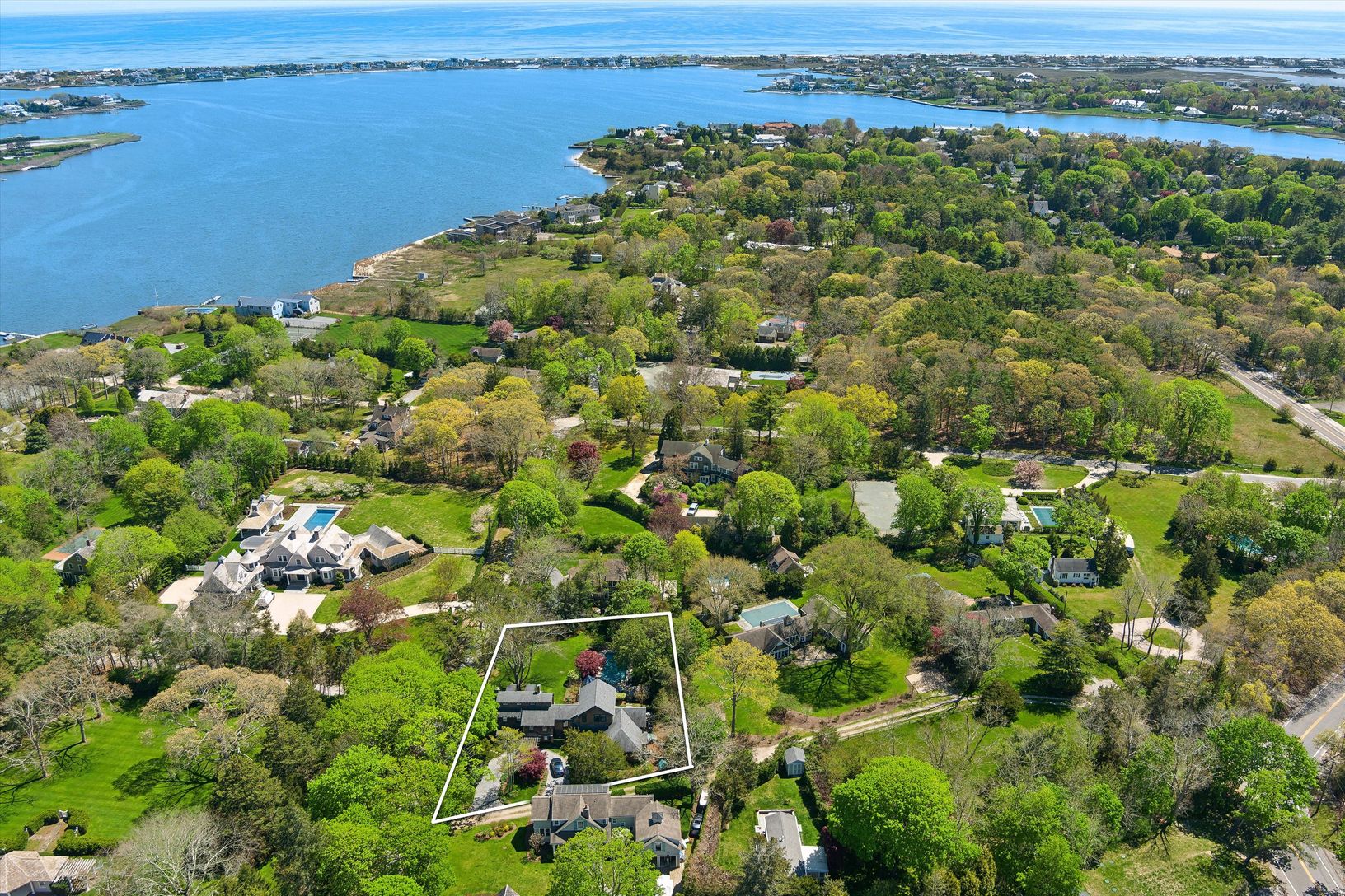  17 Woodbridge Lane, Quiogue