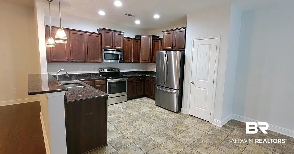 3 bed, 2.0 bath, 1790 sqft, $2,400 — Photo 4