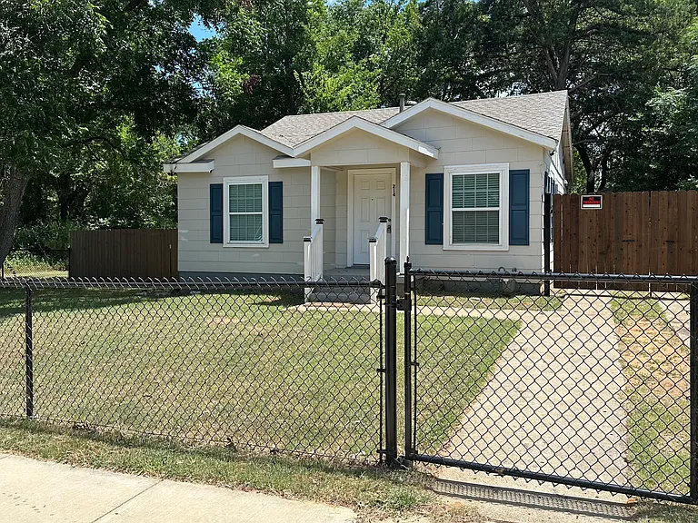 214 Ray St — Photo 1