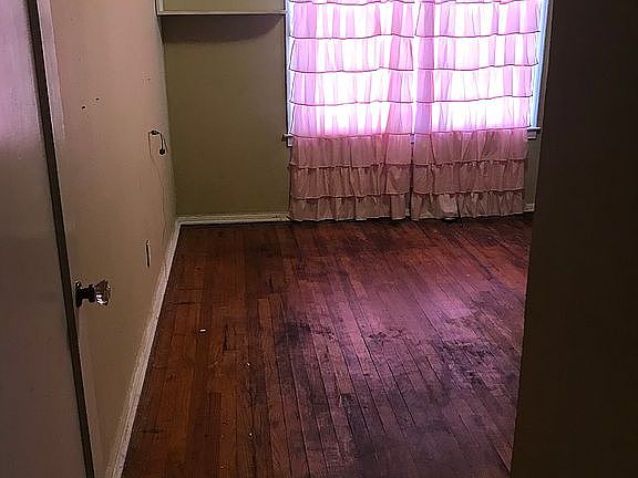 3rd image of 3644 Michigan Blvd