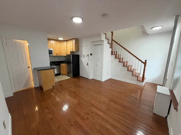 359 East 19th Street image 4 of 20