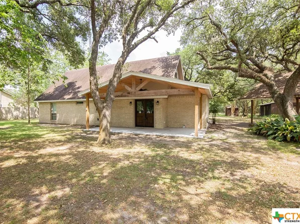 1529 Live Oak Dr, Inez, TX 77968