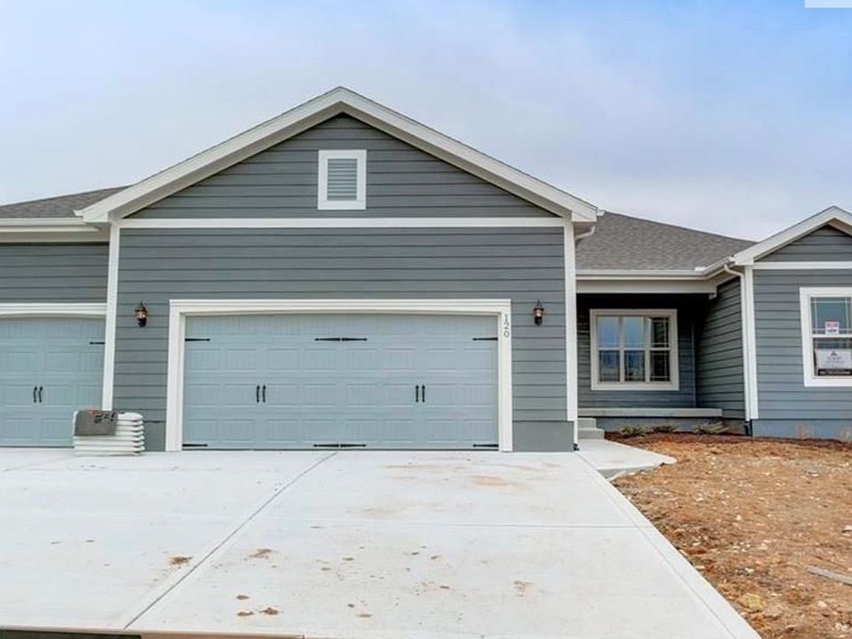 1st image of 120 SW Wind Garden Cir