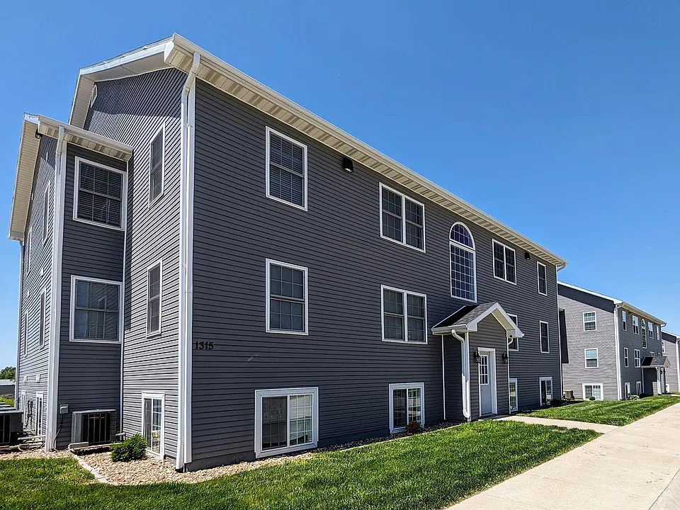 1315 B Ave W #9