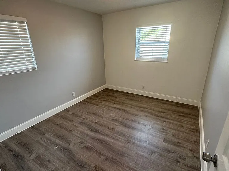 2401 NW 9th Ave — Photo 29
