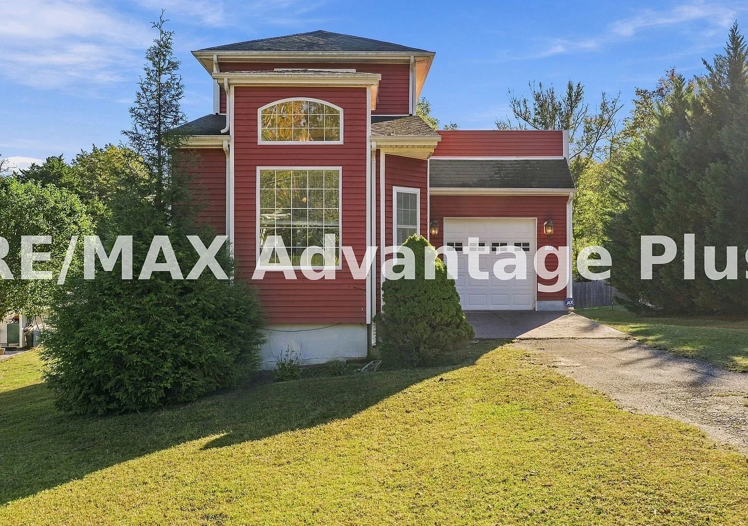 Spacious 4BR/3BA Home Near Longwood Garage, Deck & New Appliances — Photo 1