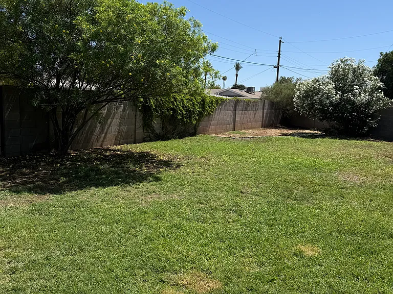 1020 E Balboa Cir — Photo 28
