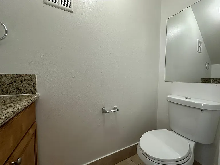 2705 NE 9th Ave — Photo 25