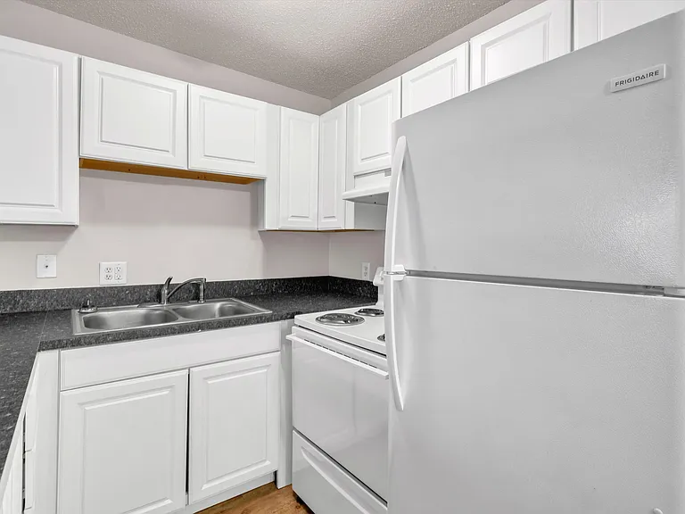 Richardt Apartments — Photo 9