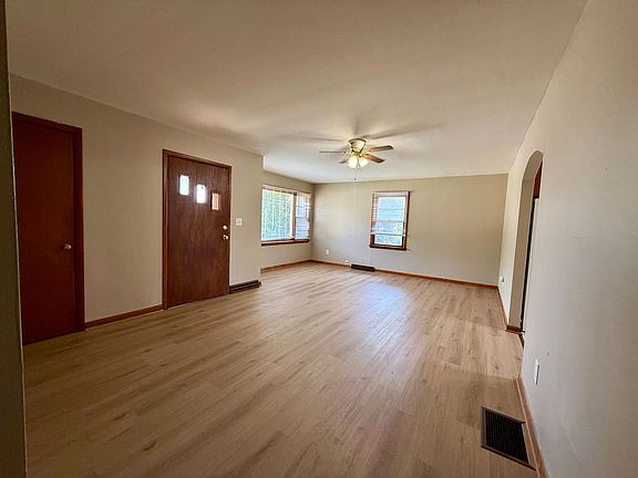 3rd image of 208 S Oak St