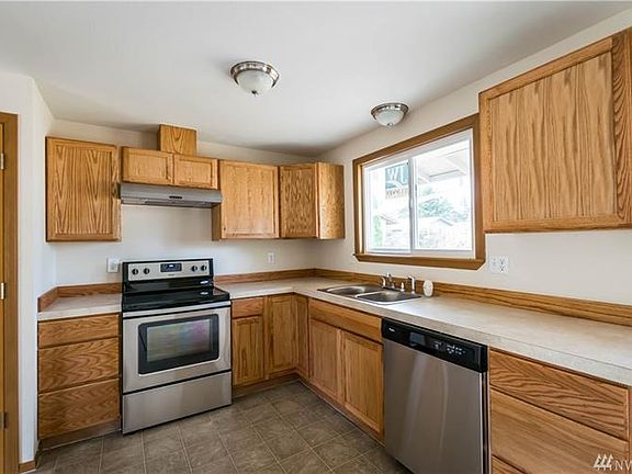 4th image of 17316 10th Ave E
