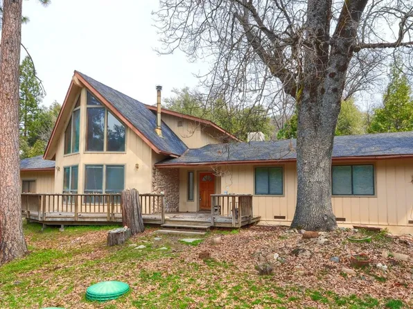 51973 Montgomery Dr, Oakhurst, CA 93644