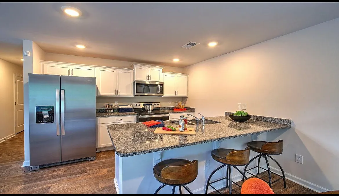 3 bed, 2.5 bath, 1381 sqft, $1,650 — Photo 3