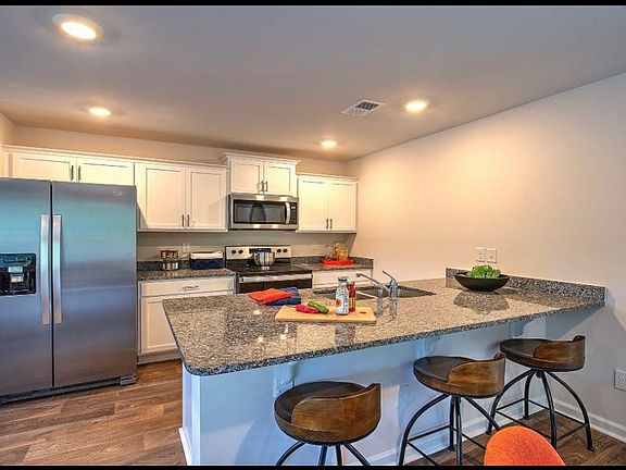 3rd image of 103 Oakmont Valley Trl