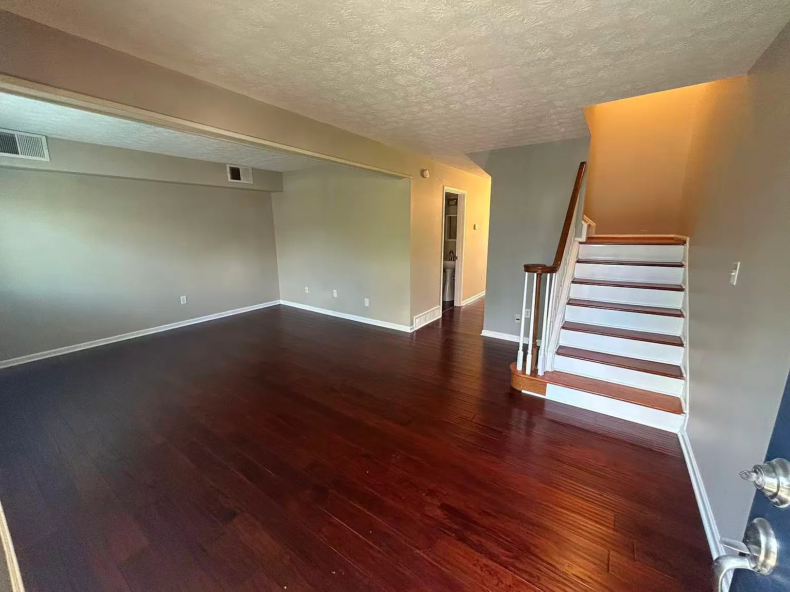 3 bed, 2.5 bath, 1200 sqft, $1,750 — Photo 2