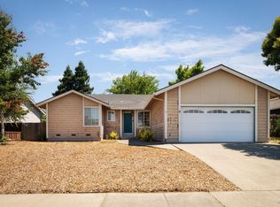9 Village East Ct, Petaluma, CA