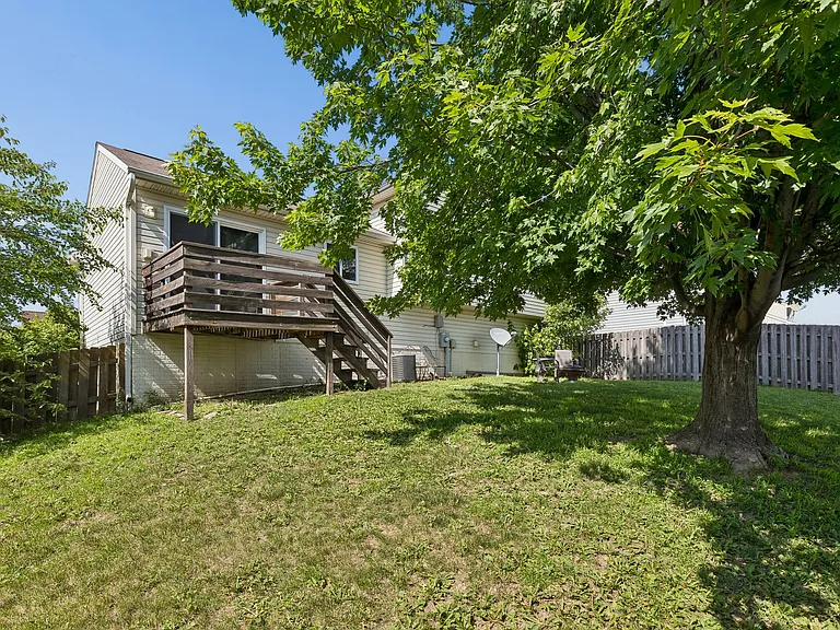 16013 Robin Dr — Photo 23