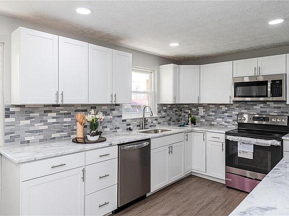5th image of 3832 Lujon Dr