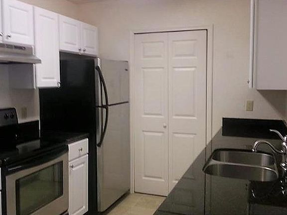 3rd image of 2550 N Alafaya Trl APT 1202