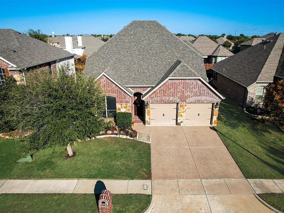 1st image of 2103 Fairway Woods Dr