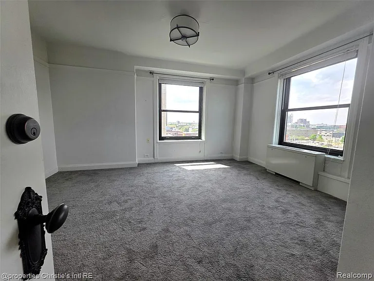 15 E Kirby St #829 — Photo 11