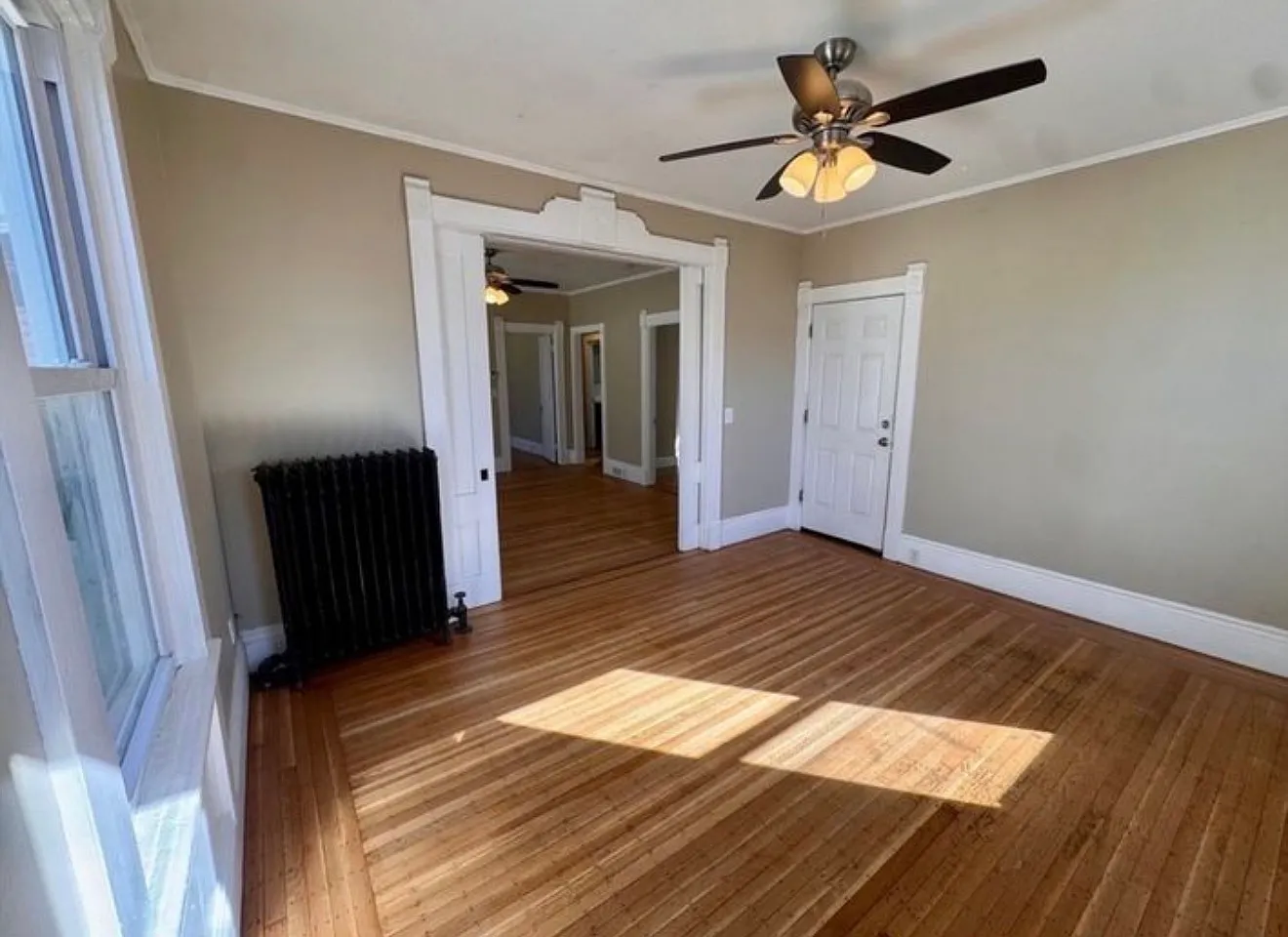 3 bed, 1200 sqft, $2,500 — Photo 1