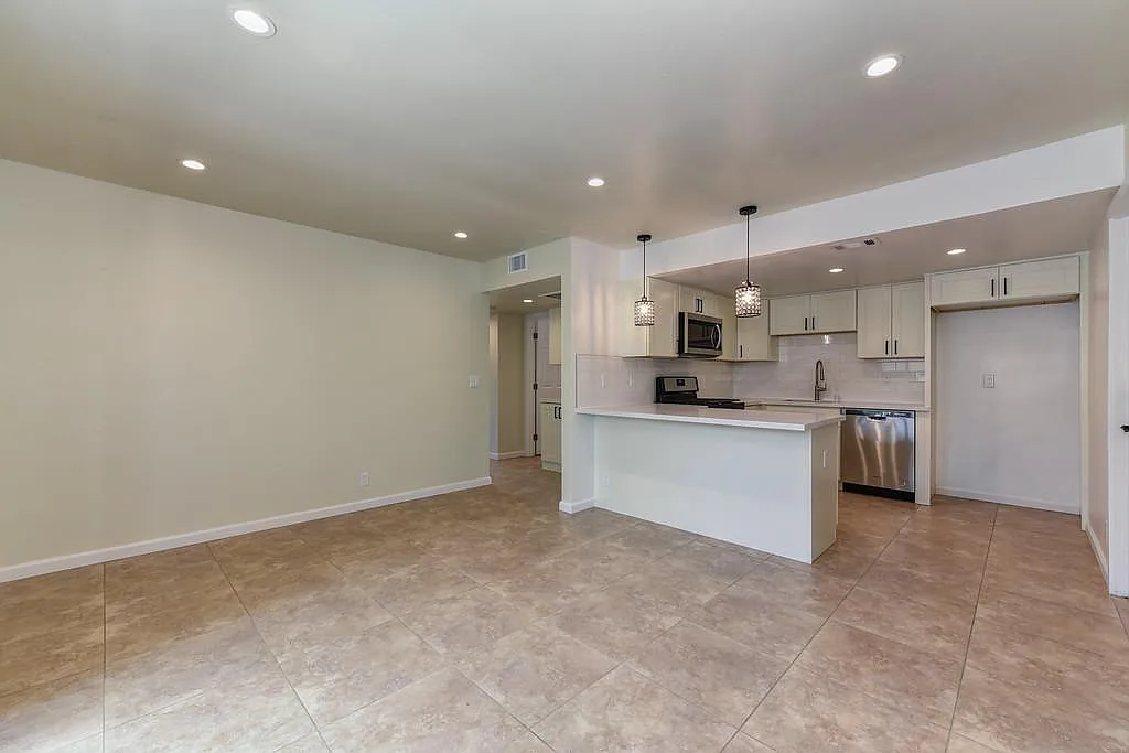 1816 S Cirby Way — Photo 4