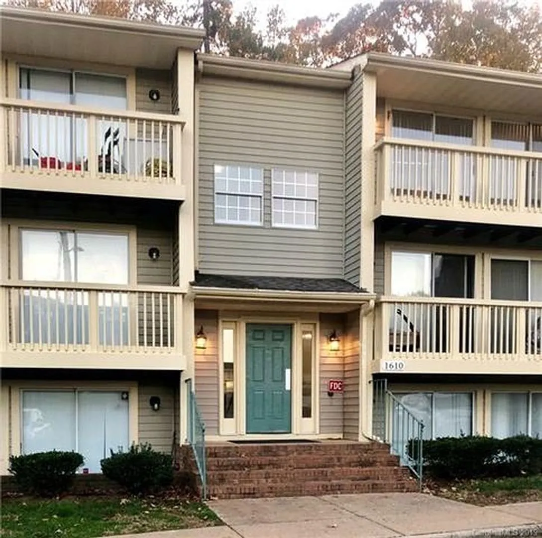 3 Bedroom Condo across from UNCC — Photo 1