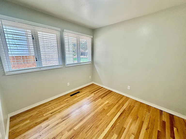 3907 E 11th Ave — Photo 11