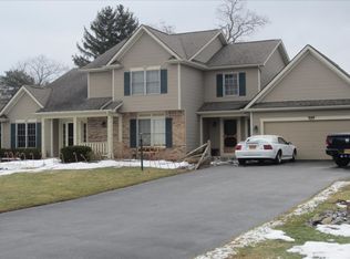 649 Saddle Crest Dr, Webster, NY 14580