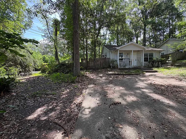 2609 Eddie Rd — Photo 2