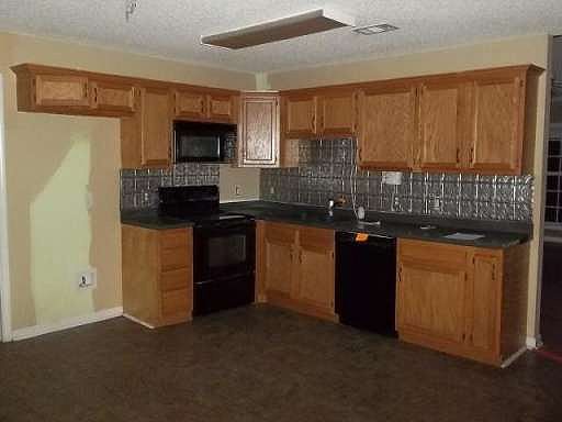 3rd image of 124 Thornberry Trl