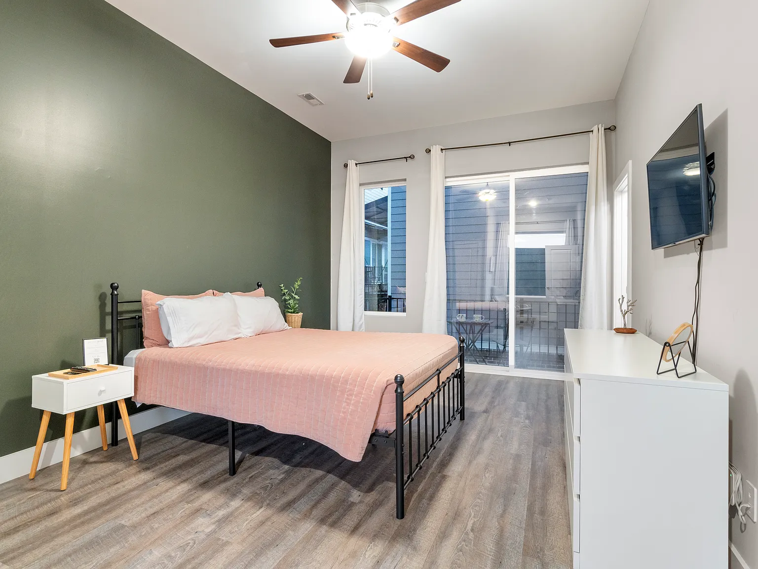2 bed, 2.5 bath, 1173 sqft, $2,675 — Photo 3