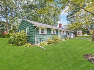 17 Shady Oak Dr, Enfield, CT 06082
