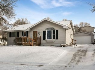 8529 Crestview Dr, Des Moines, IA 50320